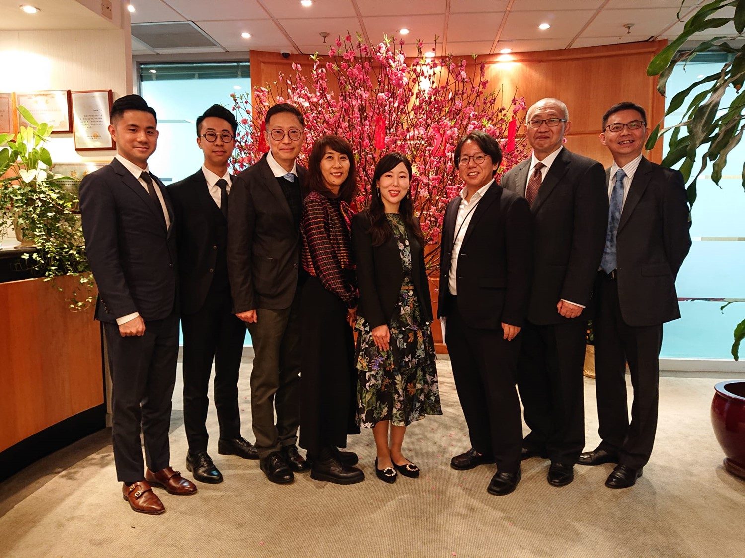 日本的GI & T Law Office律师事务所的合伙人代表西垣建刚先生率领一支律师团队到访本行
